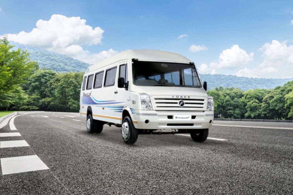 force traveller 26 seater mileage