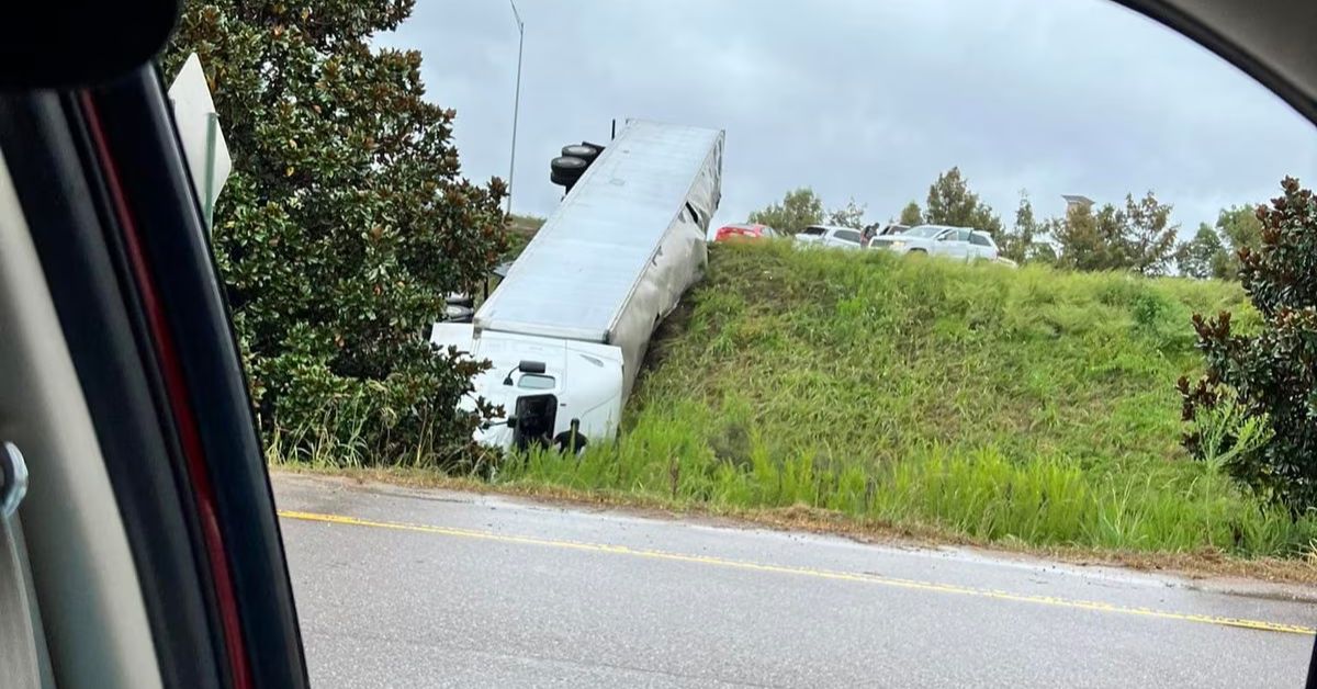 Multi-Vehicle Collision Paralyzes I-20 in Chaotic Scene